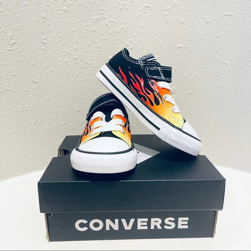 Converse All Star Infant Flames Sneakers Size 5,6 NIB